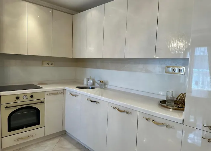 Yo Two - Lux With Parking