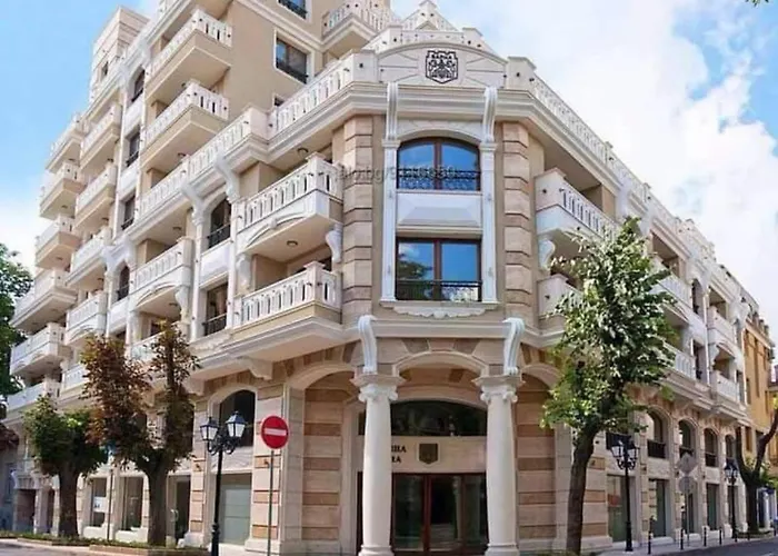 Yo Two - Lux With Parking *